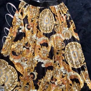 Pleaded skirt size large.